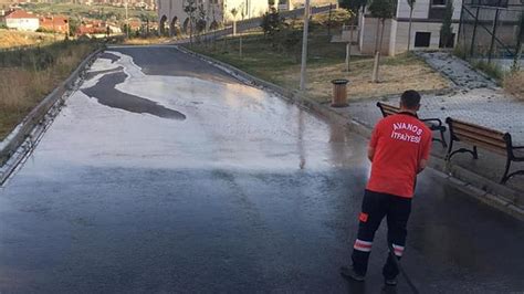 Yollar basınçlı suyla yıkanıyor çevre temizliği aralıksız devam ediyor İhlas Haber Ajansı